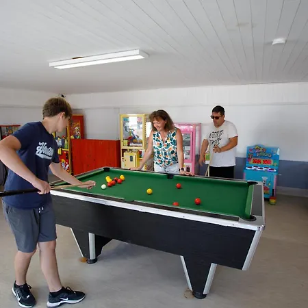 Paradis Les Chanterelles Parque de Campismo *